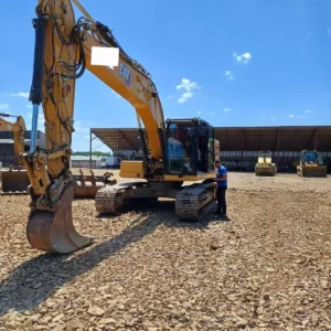 Pelle à chenille Caterpillar 320 Année 2020 - SHATRUCKS